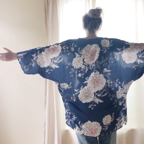 Blue flowy kimono - Picture 4 of 4